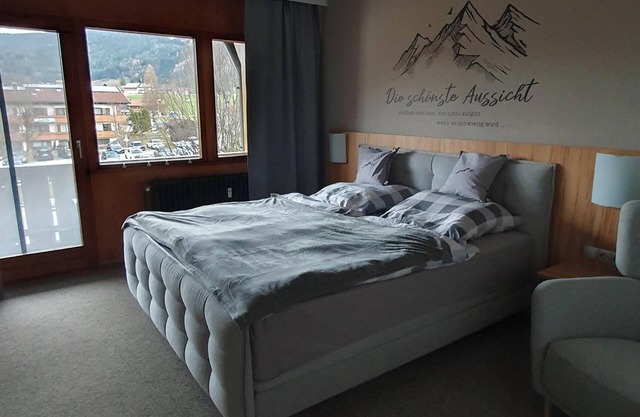 Studio 'Chiemgauer Alpenglück' avec vue sur les montagnes, balcon et Wi-Fi