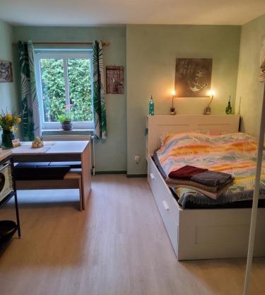 Studio-Apartment mit kleinem Gartenanteil