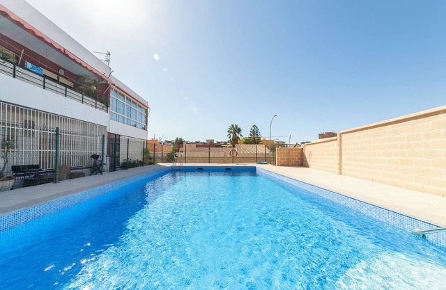 Studio "Gaviotas 4" avec piscine partagée, terrasse privée et climatisation.