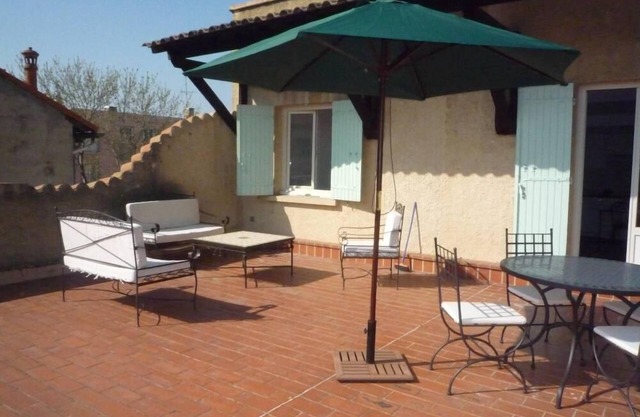 Studio calme avec terrasse dans maison de caractère à Avignon