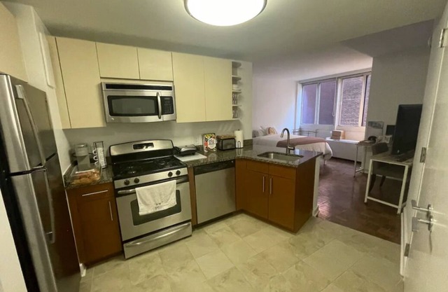Studio Apartment in Downtown Brooklyn w/ Laundry Room, Gym, Rooftop, and Lounge