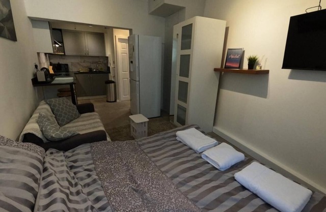 Studio Apartment in Kew