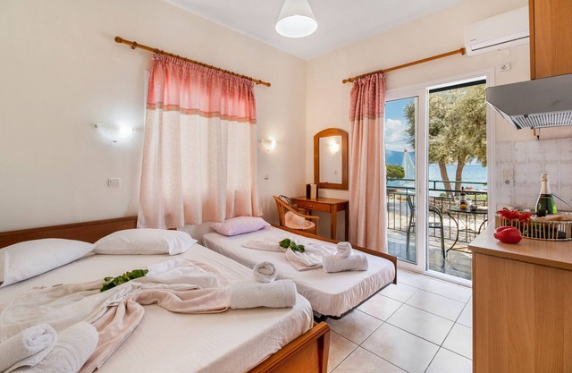 Studio "Nikiana Club - Studio 5" avec vue sur la mer, piscine partagée et Wi-Fi.