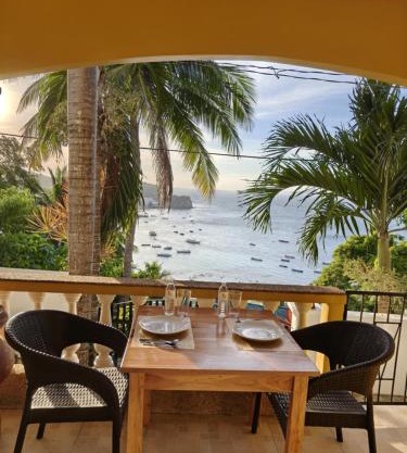 Studio apartment with ocean views and pool