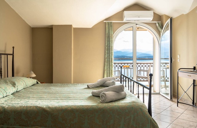Studio Apartment 'Zois 10' with Sea View, Wi-Fi and Air Conditioning