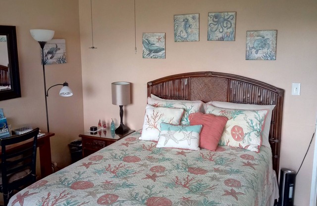 Studio apt. avec A / C, réfrigérateur, piscine semi-privée dans le centre de kihei
