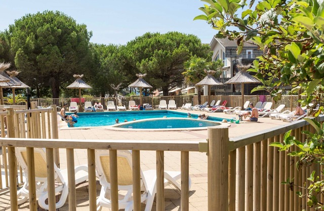 Studio Avec Balcon Privé | Accès Piscine + Wi-Fi Gratuit