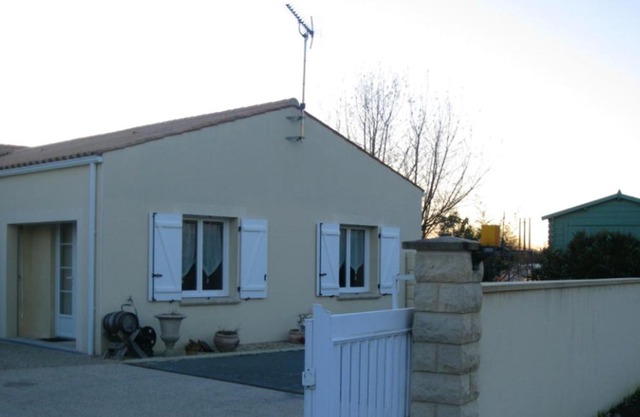 Studio avec jardin clos et wifi a Tonnay Charente
