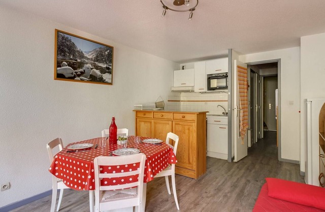 Studio cabine 6 pers, idéal montagne, ascenseur, ski, parking, animaux admis