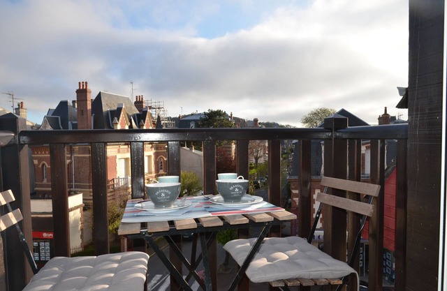 STUDIO CABINE POUR 4 TOUT INCLUS - PLEIN CENTRE ET A 150M DE LA MER