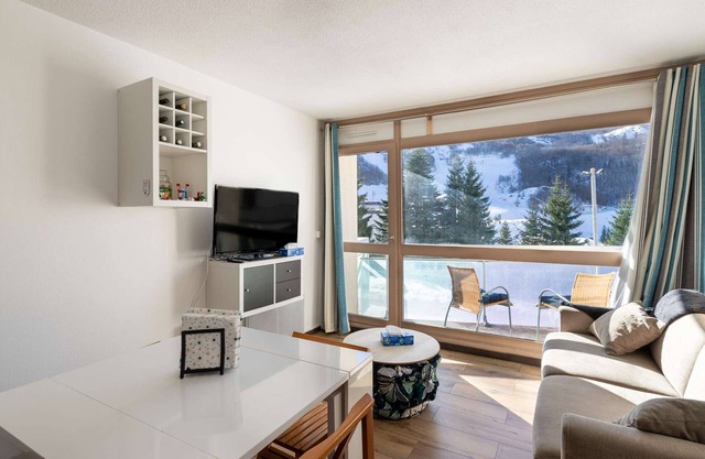 Studio cabine 6 pers. proche pistes avec balcon et casier à ski