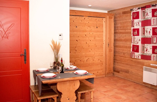 Studio cabine 6 personnes avec balcon, parking et casier à ski