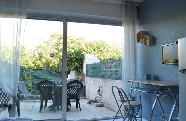 Studio Cabine 3 Couchages avec Terrasse, Parking, à 50m de la Plage - Le Grau d'Agde - FR-1-249-171