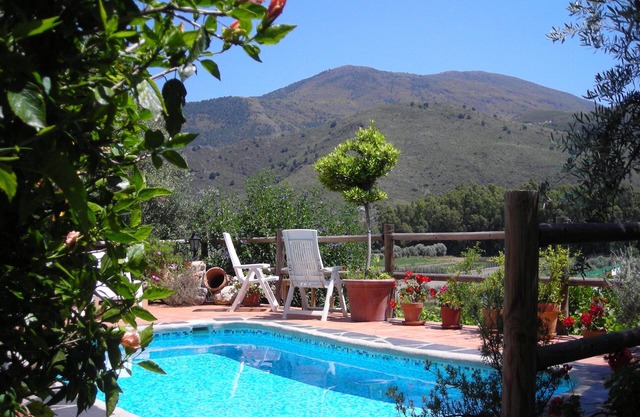 Maison au calme avec piscine et vues à couper le souffle