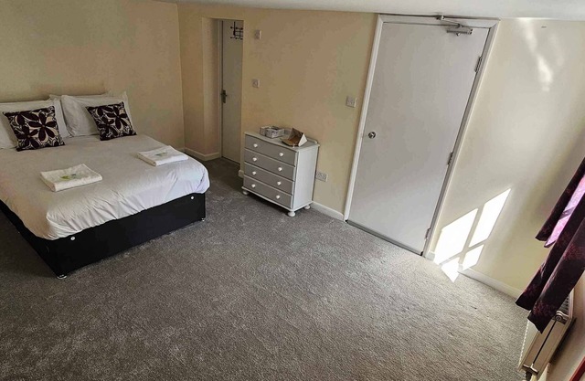 Studio Double Bed Kitchen Free Wi-Fi TV Pet-Friendly
