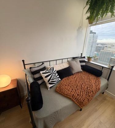 Studio Downtown , Rodgers Views, AC, Heated Free Underground Parking