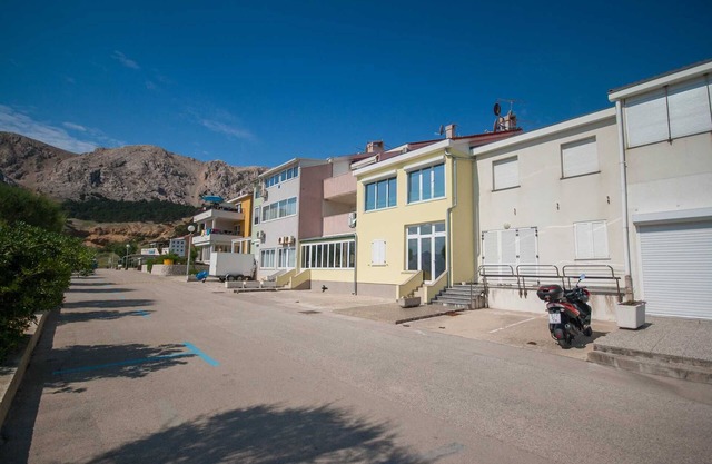Studio Dubravka pour deux avec une belle vue mer, juste sur la plage