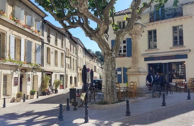 Studio Festival Avignon Terrasse Parking et vue