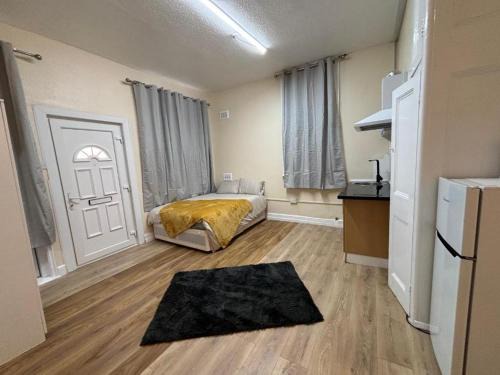 Studio flat central harrow