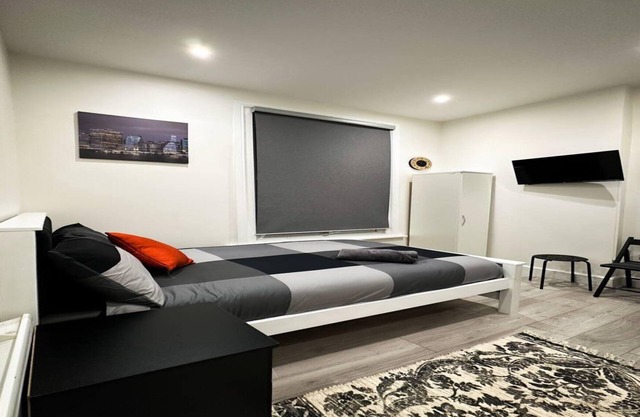 Studio Flat in Ealing Broadway