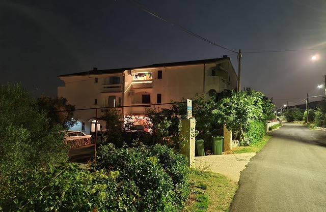 Garçonnière avec le balcon et la vue sur le mer Dobropoljana, Pasman (AS-8198-a)