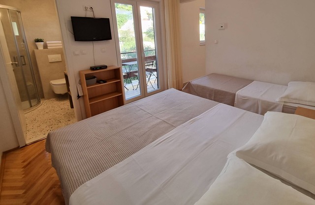 Garçonnière avec le balcon Duce, Omis (AS-2821-c)
