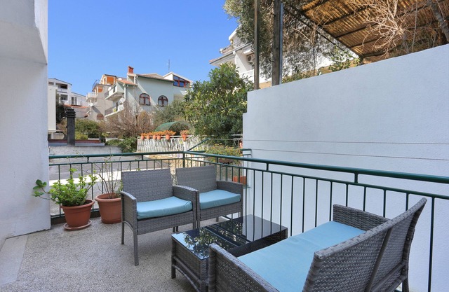 Garçonnière avec la terrasse Makarska (AS-13222-a)