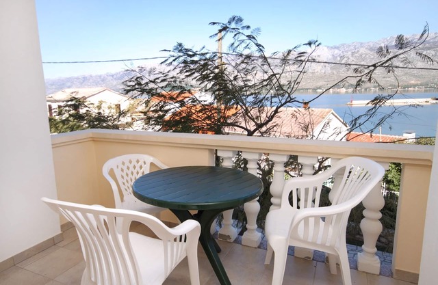 Garçonnière avec la terrasse et la vue sur le mer Vinjerac, Zadar (AS-3248-d)