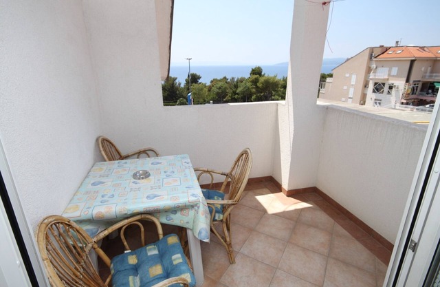 Garçonnière avec la terrasse et la vue sur le mer Makarska (AS-6693-a)