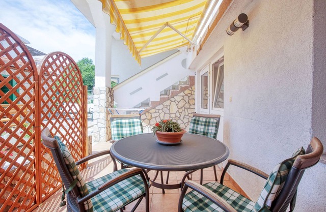 Garçonnière avec la terrasse Pirovac, Sibenik (AS-21008-c)