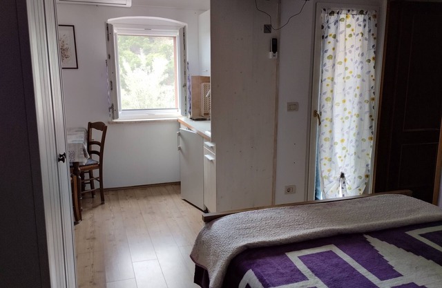 Garçonnière avec la terrasse et la vue sur le mer Beli, Cres (AS-22435-a)