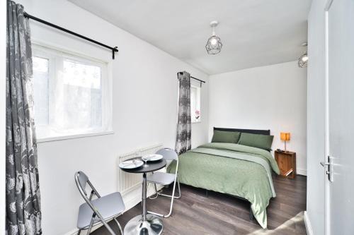 Studio for 2 in Poplar London E14