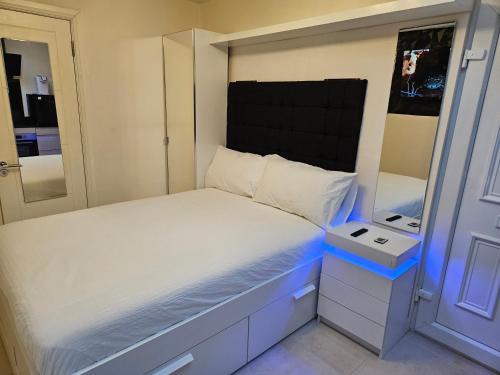 Studio for 2Guests-Parking-Garden-NearLondon-Ac