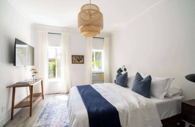 Studio Hideaway in Beachwood