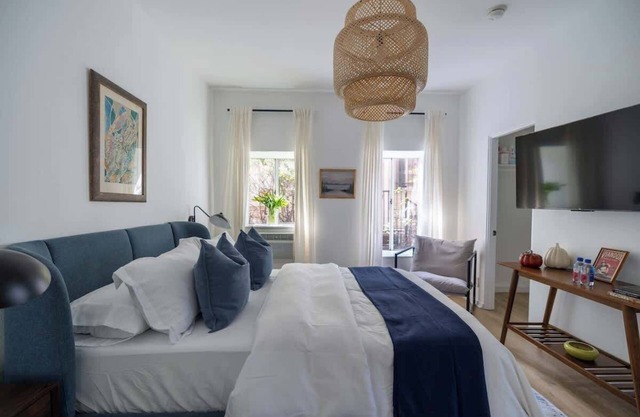 Studio in Beachwood Canyon