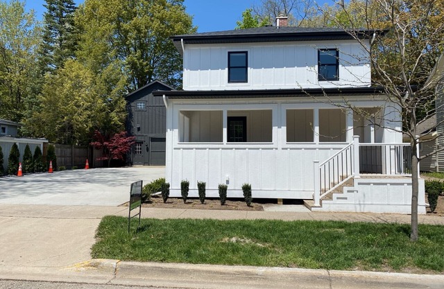 Studio in Downtown (Haven Suites · Saugatuck)
