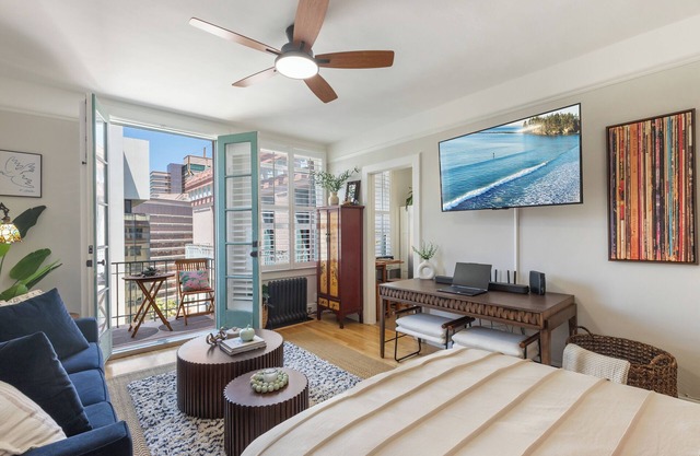 Studio in Downtown Long Beach