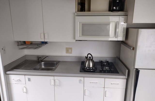 Studio in Pacific Grove. Next to Pebble Beach, ocean and Carmel. Furnished.