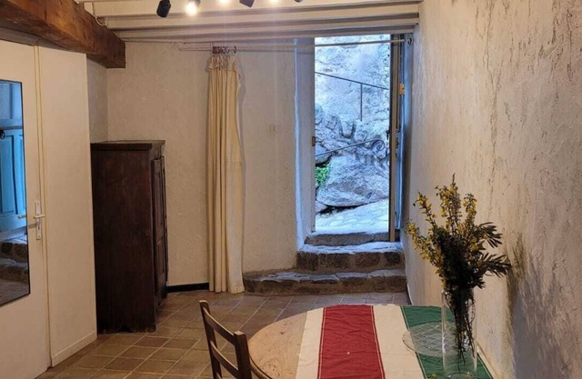 Studio in the heart of the village of Eus