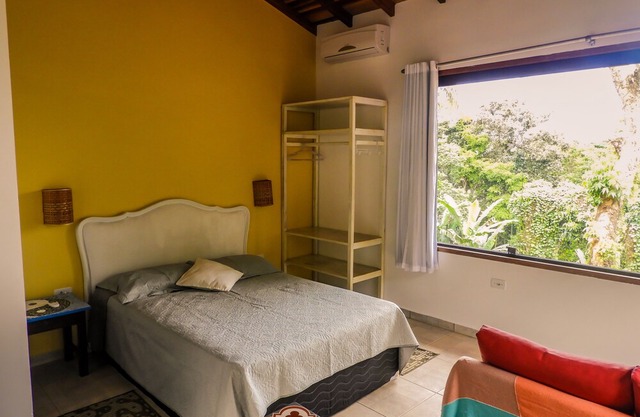 Studio integrated with nature in Vermelhinha do Centro