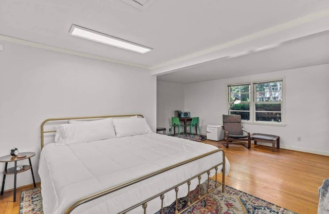Studio, King, Wi-Fi, Ring Camera, Pets