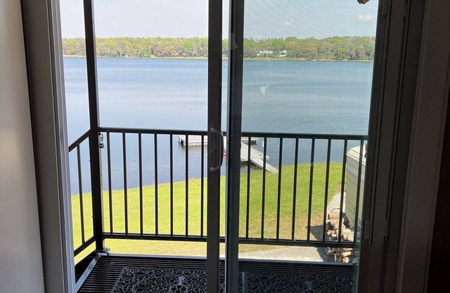 Studio Lakeside Loft with beautiful views