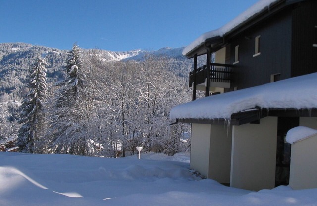 studio dans résidence calme, plain pied, balcon site boisé.