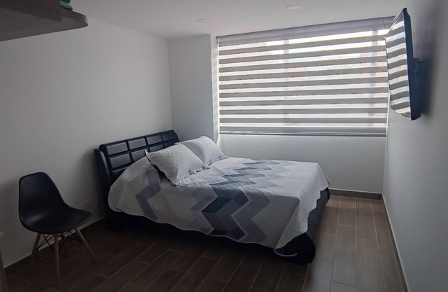 Studio located walking distance to Stadium and Floresta metro station.