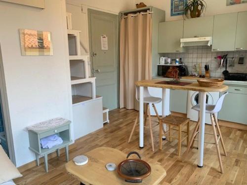 Studio Mezzanine 20m², 2 pers, Parking, Ascenseur, Amélie-les-Bains - FR-1-703-150