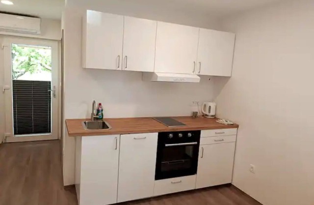 Studio Mici se nahaja na lepi lokaciji blizu jezera in centra Bleda