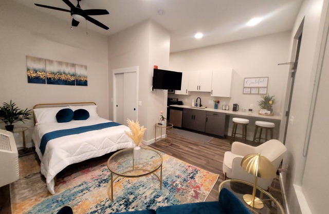 Studio Monthly & Daily Rental For Traveling Professionals,Corporate & Student's