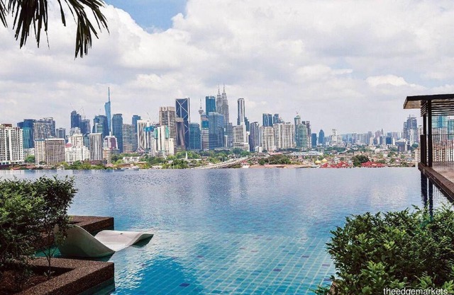 Studio near KLCC and LRT with superb view