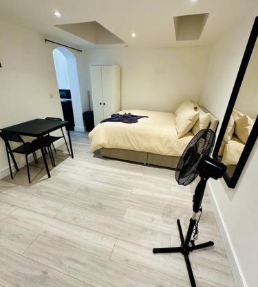 Studio near London Victoria