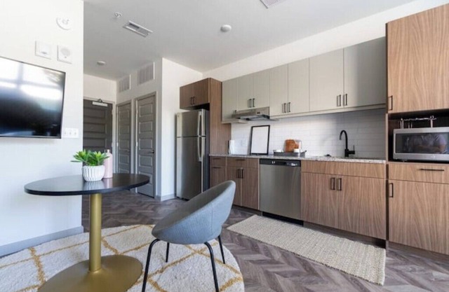 Studio near UIUC/Yugo Guest Suites A